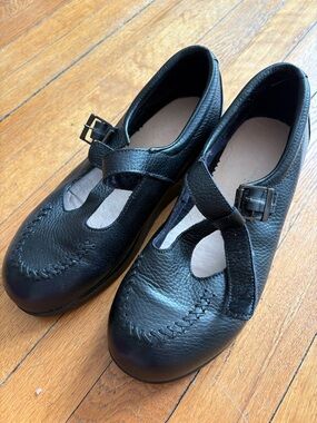 Black Leather Mary Jane Shoes with Buckle